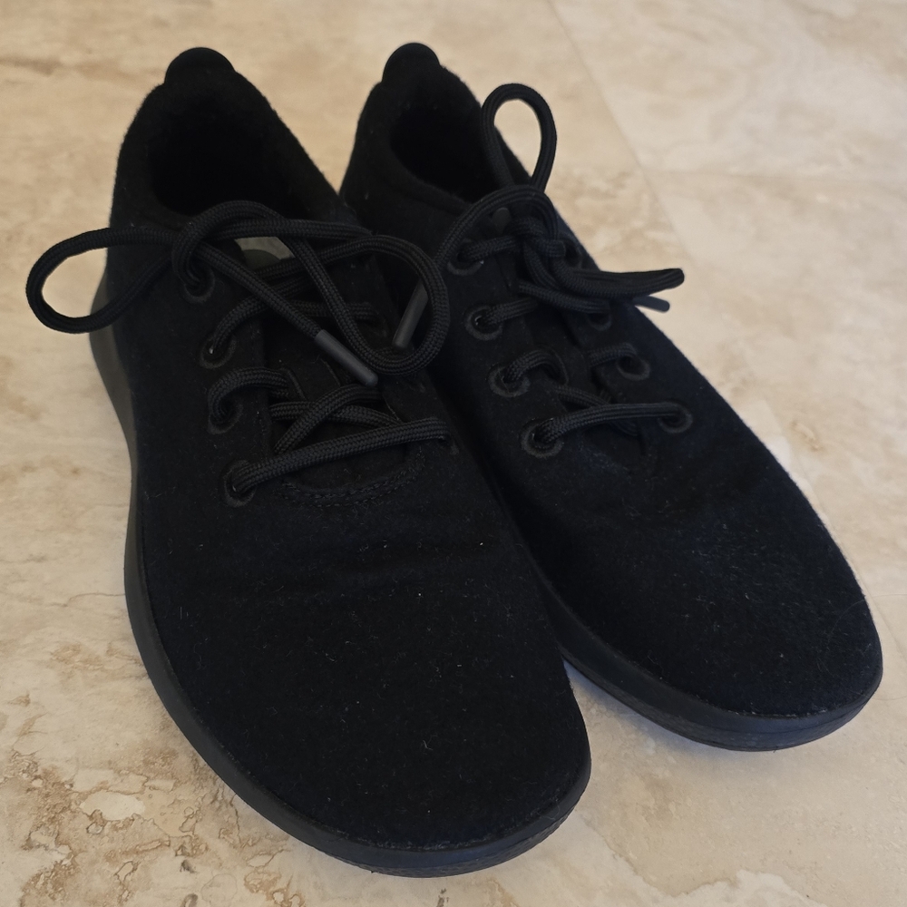 AllBirds women's Wool Runner Mizzles - True Black (black sole) size 11
